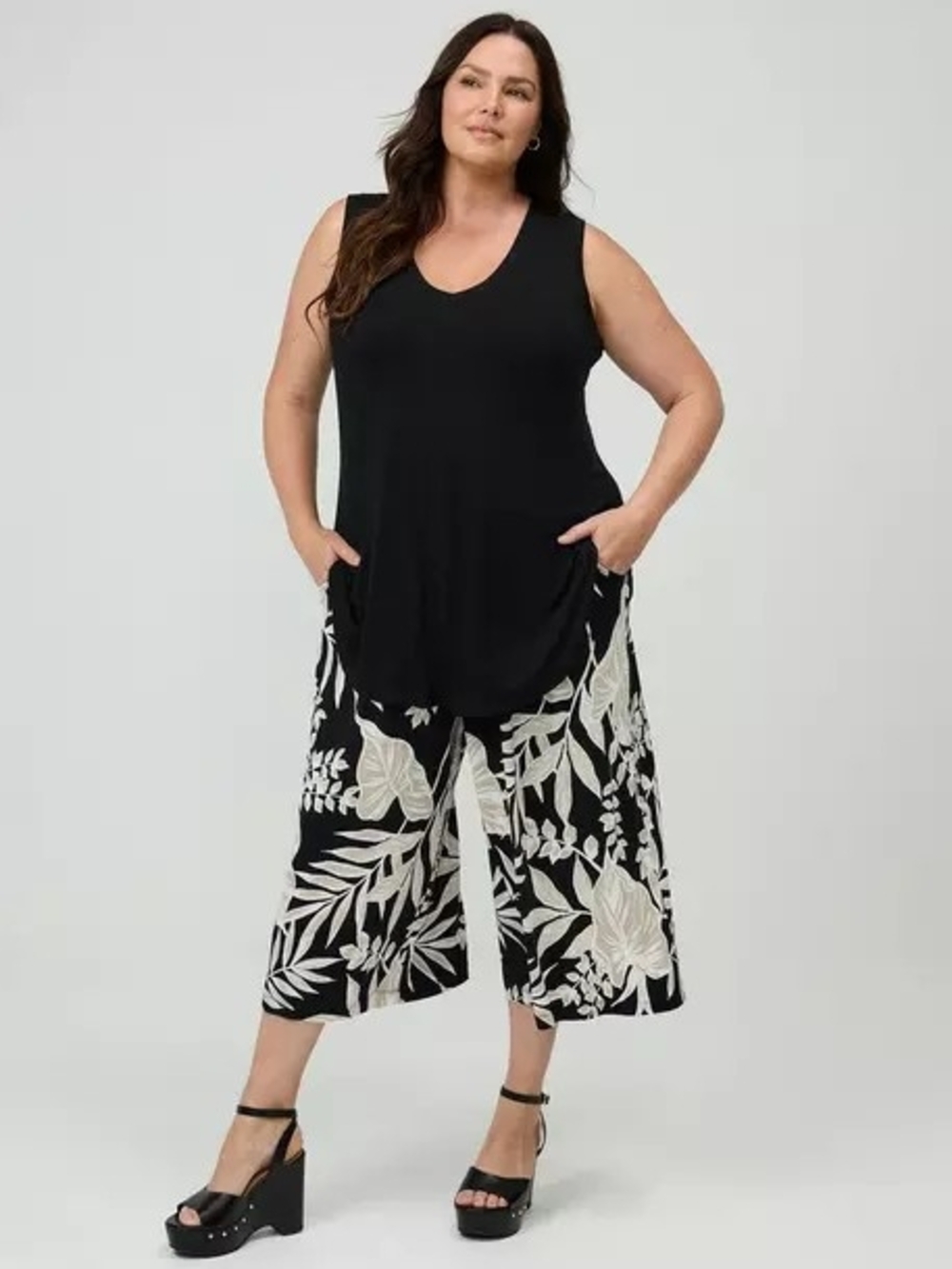 Nwt TORRID Size 0 (L/12) Pull-On Wide-Leg Super Soft Crop Pant